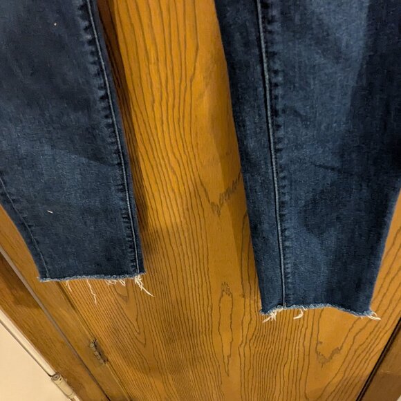 LOFT Comfort Stretch Distressed Hem Classic Blue Jeans- SIze 25/0 - Picture 2 of 5